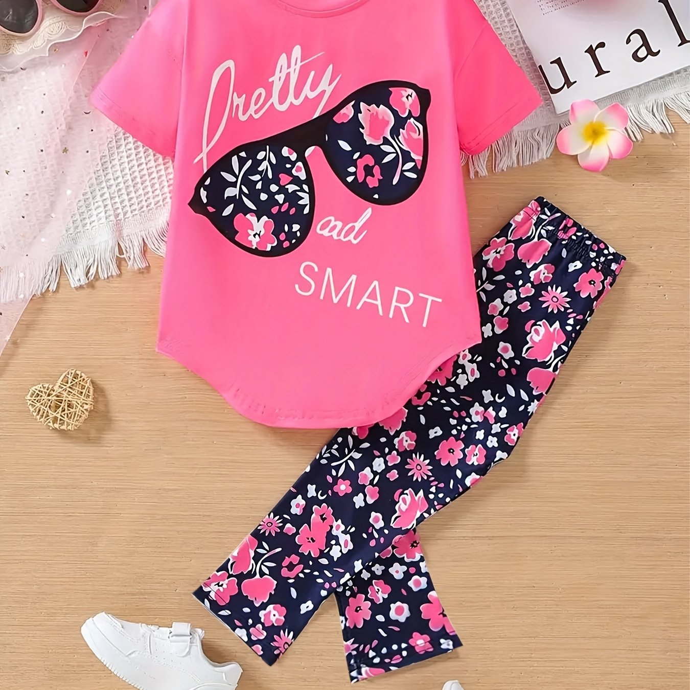 2pcs girls' set, fashionable large glasses print short-sleeved T-shirt, irregular hem, floral print, elastic cut, tight-fitting bell-bottom pants, fashionable and casual, mixed design, casual medium and large Youngsters's set