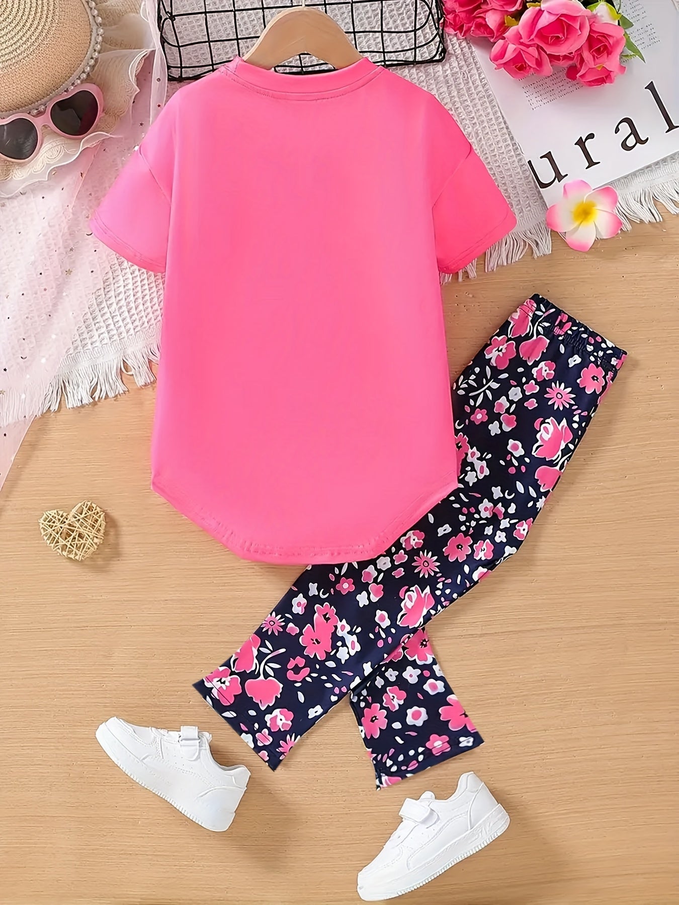 2pcs girls' set, fashionable large glasses print short-sleeved T-shirt, irregular hem, floral print, elastic cut, tight-fitting bell-bottom pants, fashionable and casual, mixed design, casual medium and large Youngsters's set